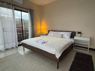 Clock Tower Apartments Chroma Pulse - 1