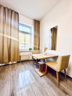 Cozy 3BR Apt for up to 9P, 10 Min to FAC Platz - 2