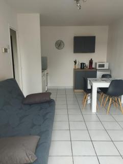Logement complet avec chambre séparée et parking - 2