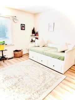 Entire Home Stylish 3BR Retreat Prime Location - 0