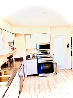 Entire Home Stylish 3BR Retreat Prime Location - 8