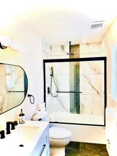 Entire Home Stylish 3BR Retreat Prime Location - 7