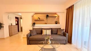 Sunlit 1BR Apartment - In the Shadow of Parliament Palace - 3