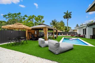 Lux Miami Oasis Pool Gym Outdoor Kitchen - 8