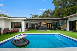 Lux Miami Oasis Pool Gym Outdoor Kitchen - 6