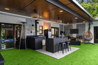 Lux Miami Oasis Pool Gym Outdoor Kitchen - 1