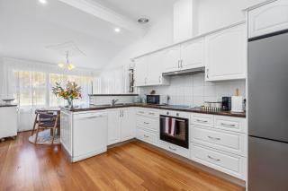 Tranquil Dalkeith Escape Stylish 3BR Family Home - 6