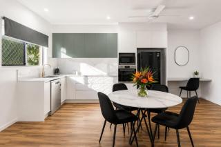 Townsville Stylish 2 BR 2BA Apartment - 7