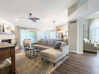 Val Vista Oasis- Gorgeous Gilbert Home with Pool - 3