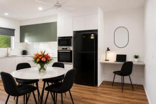 Townsville Stylish 2 BR 2BA Apartment - 1