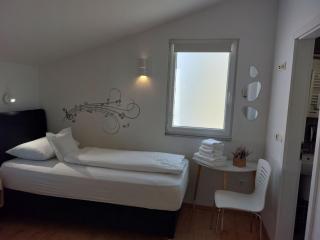 Villa Ni i Makarska -Two Bedroom Apartment With Terrace And Hot Tub Lux F - 1
