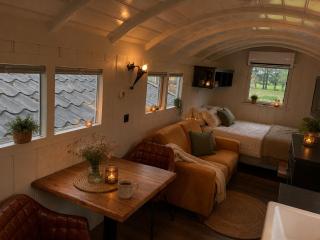 HouseOnWheels Luxe Tiny House Comfort & Natuur - 9