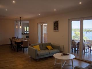Three Bedroom Holiday Home With Balcony and Sea View - 9