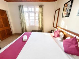 Hotel Pinecrest Inn Darjeeling With Mountain View Room And Parking - Restaurant Facility - 5