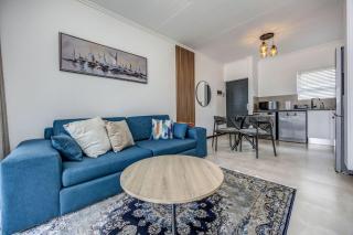 Urban Retreat 1Bed 1Bath in Sandton - 0