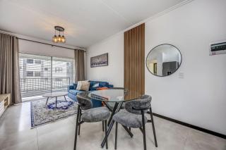 Urban Retreat 1Bed 1Bath in Sandton - 9
