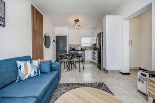 Urban Retreat 1Bed 1Bath in Sandton - 2