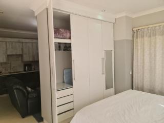 44onH King room, garden & pool views & air-con - 1