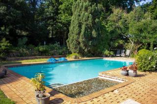 44onH King room, garden & pool views & air-con - 9