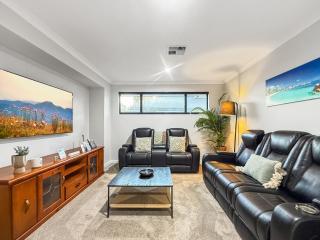 Spacious 4-Bed Retreat Near Meadow Springs - 0