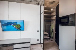 10-68a Manhattan, Beresteiskyi 11, Kyiv, Politekh metro nearby, panoramic city view, 15 kW backup power, Petrovdom Apartment - 3