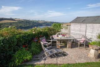 2 Steepfield, spacious apartment, Bantham S Devon - 0