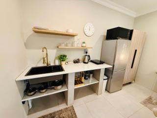 Blanche Guesthouse - 8