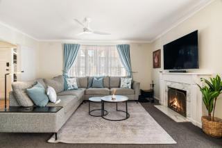 3BR, 2BA Beaumaris Home with Garden & Parking - 0