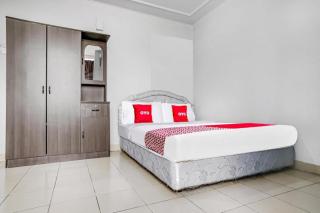 OYO 90376 Centre Point Hotel - 2