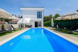 Modern Villa Angelina in Poreč - by Istrabook - 9