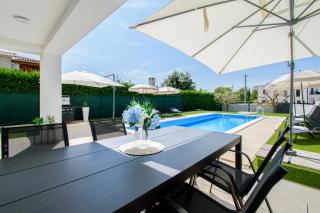 Modern Villa Angelina in Poreč - by Istrabook - 2