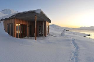 Súlur Nollur - Architect-Designed House with Fjord View and Hot Tub - 8