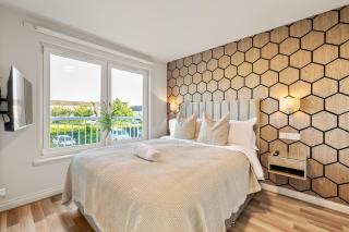 Spacious 5BR Townhouse with Free Parking - 9