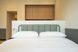 Stylish studio with queen-size bed Self check-in - 1