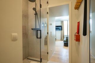 Stylish studio with queen-size bed Self check-in - 3