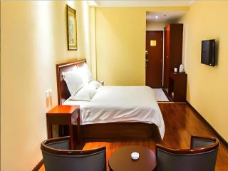 GreenTree Inn Xuzhou High Speed Railway Zhangqian Square Business Hotel - 1