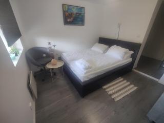 Cosy & Serene Getaway Apartment - 7