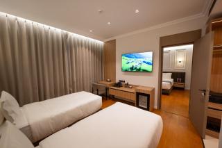 Hotel By Holiday - 8
