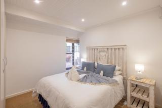 Ocean Mooring Beach House - Garden Apartment - 4 Bedrooms - 1