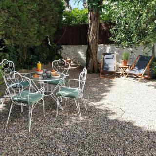 B&B with private sitting room and own garden - 8