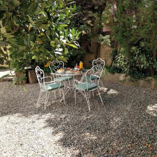 B&B with private sitting room and own garden - 4