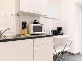 Affordable Stylish Studio Easy City Access - 5
