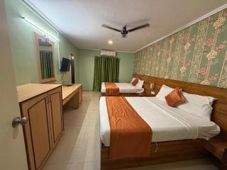 FabHotel Royal Residency - 7