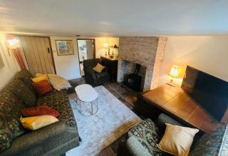 Cosy One Bedroom Cottage, full kitchen and living - 3