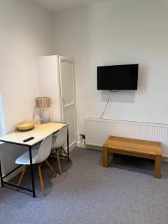No 7 AT SANDRINGHAM - 1 BED NEAR SEFTON PARK AND LARK LANE - 8