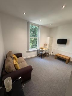 No 7 AT SANDRINGHAM - 1 BED NEAR SEFTON PARK AND LARK LANE - 0