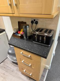 No 7 AT SANDRINGHAM - 1 BED NEAR SEFTON PARK AND LARK LANE - 4