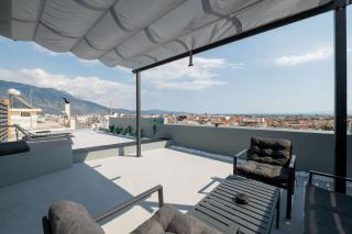Luxury Black and White Interior Apartments & Rooftop Terrace - 1