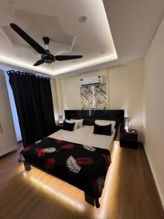 Luxury 1BHK APT - Netflix - Self check-in - Parking - 6