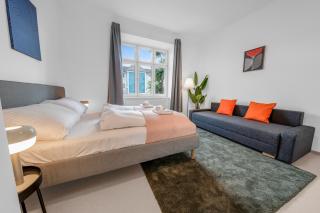 2 Bedroom Apartments, free Parking, Kitchen, Smart TV - 4